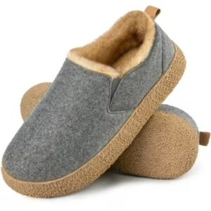 Unisex Merrimac Gray and Tan Slippers Size W10 M9. NWT